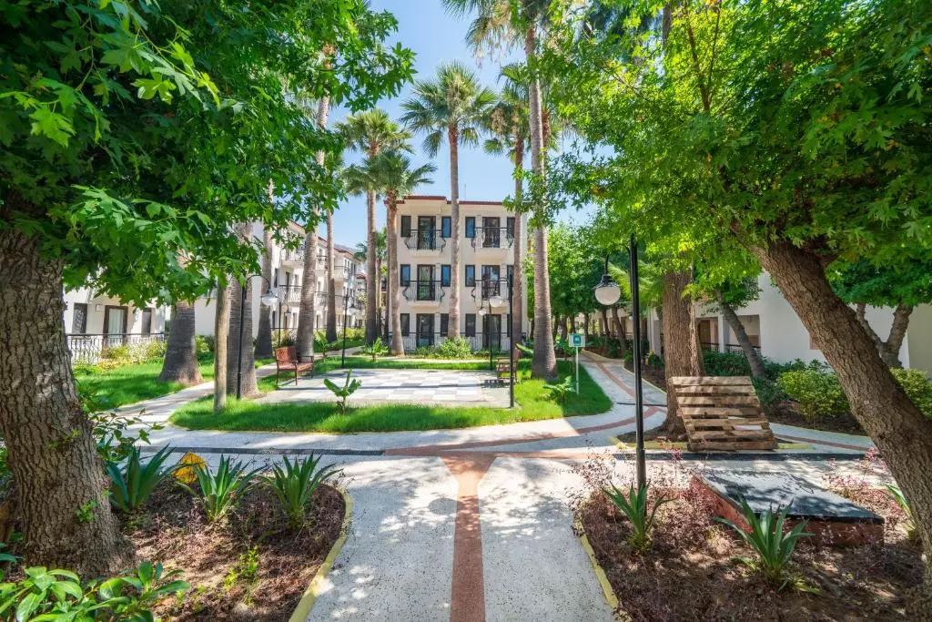 محوطه هتل ساندیا بای لیبرتی اولودنیز